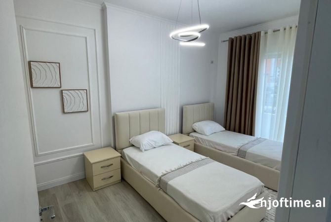 Shtepi ne shitje Apartament ne Tirane, 2+1, Mobilimi E mobiluar, Pagesa 138,000  Euro.