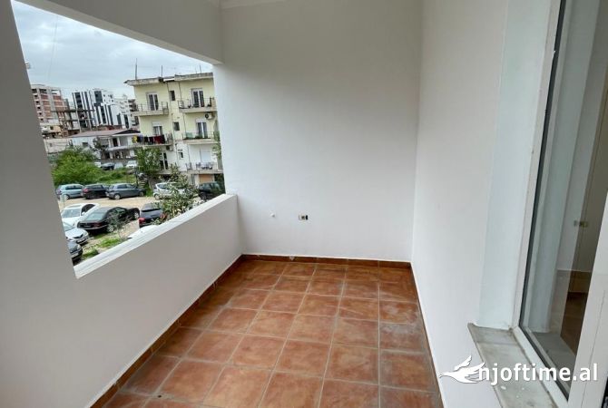 Shtepi ne shitje Apartament ne Tirane, 2+1, Mobilimi E mobiluar, Pagesa 138,000  Euro.