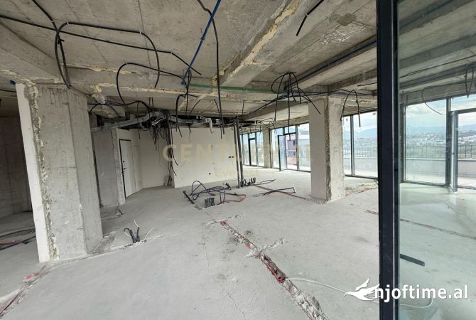Shtepi me qera 3+1 ne Tirane - 5,000 Euro