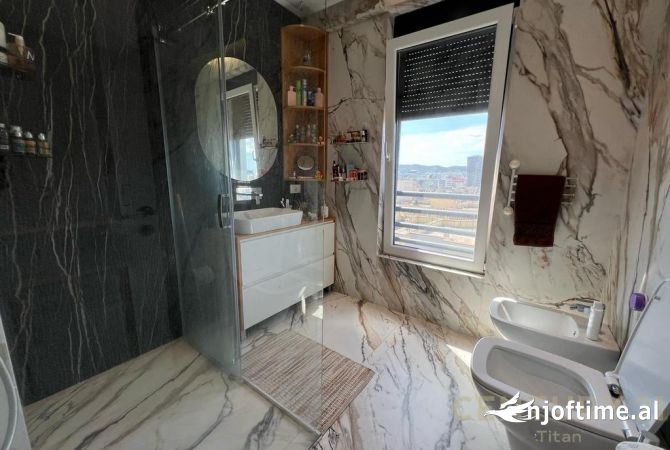 Shtepi ne shitje Apartament ne Tirane, 3+1, Mobilimi E mobiluar, Pagesa 365,000  Euro.
