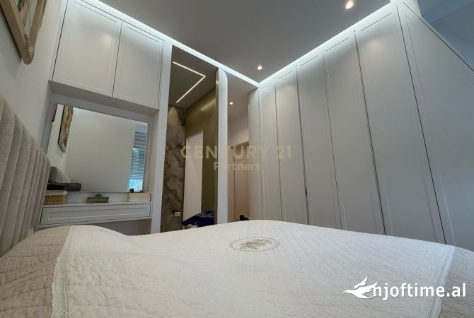Shtepi ne shitje Apartament ne Tirane, 3+1, Mobilimi E mobiluar, Pagesa 390,000  Euro.
