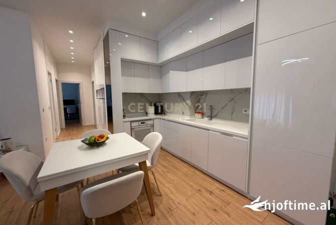 Shtepi ne shitje Apartament ne Tirane, 3+1, Mobilimi E mobiluar, Pagesa 390,000  Euro.
