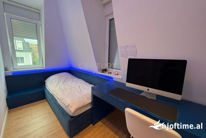 Shtepi ne shitje Apartament ne Tirane, 3+1, Mobilimi E mobiluar, Pagesa 390,000  Euro.