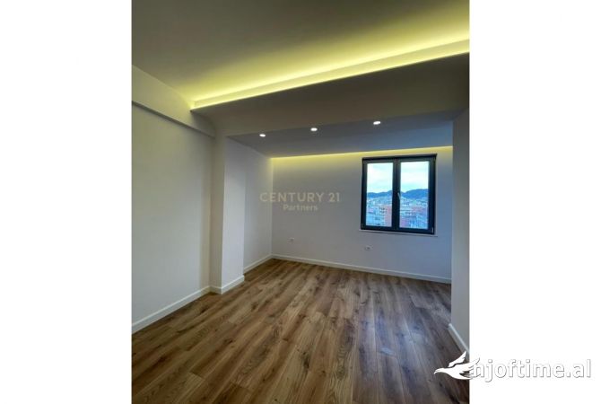 Shtepi ne shitje Apartament ne Tirane, 2+1, Mobilimi Bosh, pa mobiluar, Pagesa 237,000  Euro.