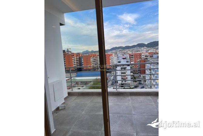 Shtepi ne shitje Apartament ne Tirane, 2+1, Mobilimi Bosh, pa mobiluar, Pagesa 237,000  Euro.