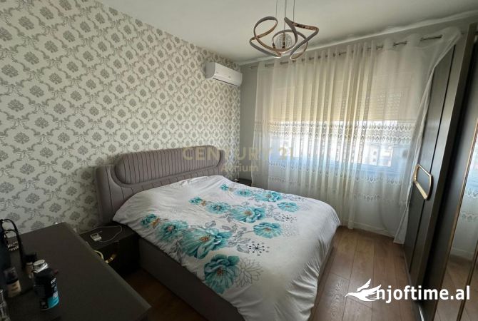 Shtepi ne shitje Apartament ne Tirane, 2+1, Mobilimi E mobiluar, Pagesa 165,000  Euro.