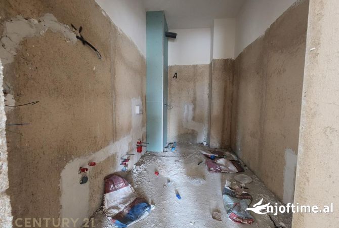 Shtepi ne shitje Apartament ne Tirane, 2+1, Mobilimi Bosh, pa mobiluar, Pagesa 197,000  Euro.