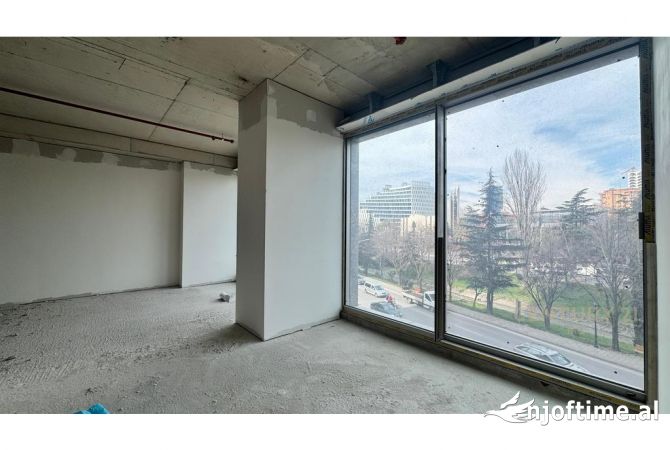 Ambient biznesi me qera 3+1 ne Tirane - 3,500 Euro