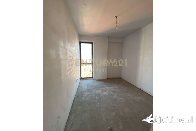 Shtepi ne shitje Apartament ne Tirane, 3+1, Mobilimi Bosh, pa mobiluar, Pagesa 240,000  Euro.