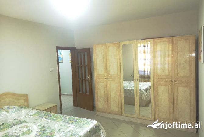 Shtepi ne shitje Apartament ne Tirane, 3+1, Mobilimi E mobiluar, Pagesa 150,000  Euro.