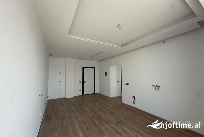 Shtepi ne shitje Apartament ne Tirane, 3+1, Mobilimi Bosh, pa mobiluar, Pagesa 320,000  Euro.