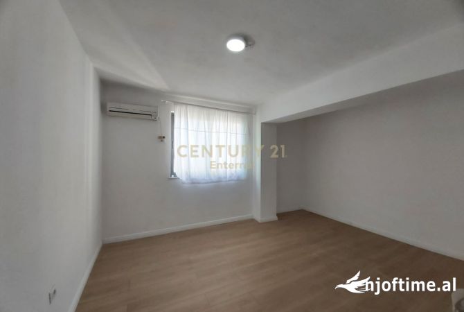 Shtepi me qera Apartament ne Tirane, 3+1, Mobilimi Bosh, pa mobiluar, Pagesa 1,000  Euro.