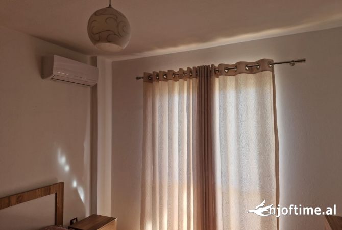 Shtepi me qera Apartament ne Tirane, 2+1, Mobilimi E mobiluar, Pagesa 550  Euro.