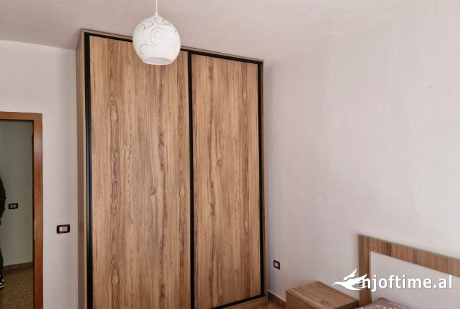 Shtepi me qera Apartament ne Tirane, 2+1, Mobilimi E mobiluar, Pagesa 550  Euro.