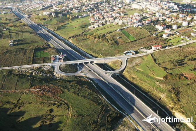 Truall ose Toke  ne Tirane - 435,000 Euro