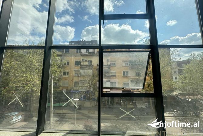 Ambient biznesi me qera 1+1 ne Tirane - 2,500 Euro