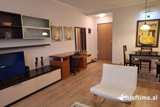 Shtepi me qera 2+1 ne Tirane - 900 Euro