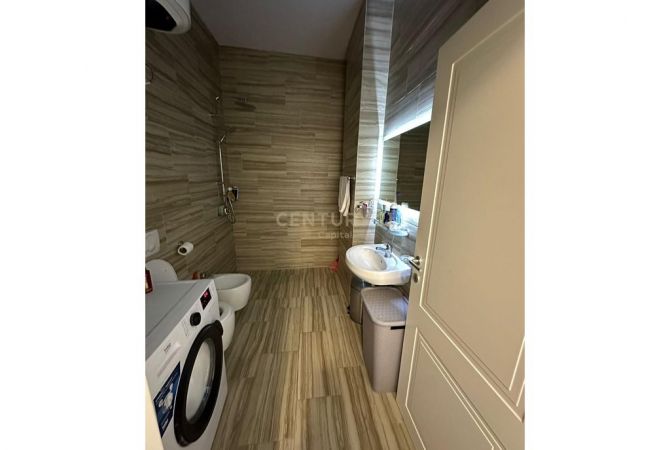 Shtepi ne shitje Apartament ne Tirane, 2+1, Mobilimi E mobiluar, Pagesa 210,000  Euro.