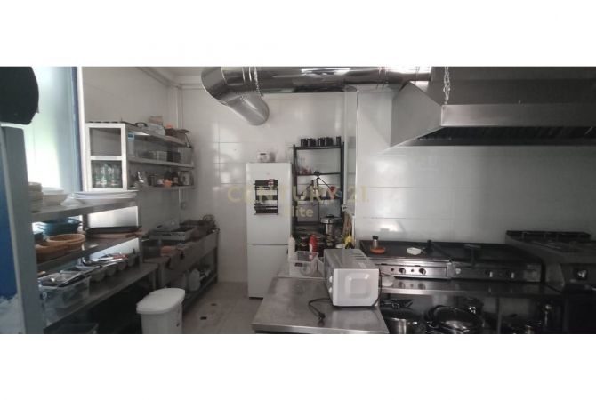 Ambient biznesi me qera 2+1 ne Tirane - 2,500 Euro