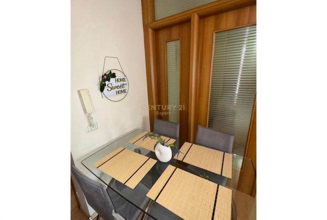 Shtepi me qera Apartament ne Tirane, 2+1, Mobilimi E mobiluar, Pagesa 650  Euro.