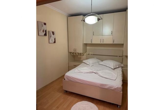 Shtepi me qera Apartament ne Tirane, 2+1, Mobilimi E mobiluar, Pagesa 650  Euro.
