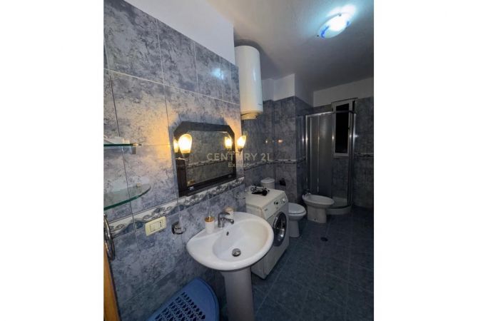 Shtepi me qera Apartament ne Tirane, 2+1, Mobilimi E mobiluar, Pagesa 650  Euro.