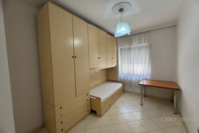 Shtepi me qera Apartament ne Tirane, 2+1, Mobilimi Pjeserisht e mobiluar, Pagesa 400  Euro.