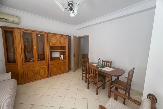 Shtepi me qera Apartament ne Tirane, 2+1, Mobilimi Pjeserisht e mobiluar, Pagesa 400  Euro.