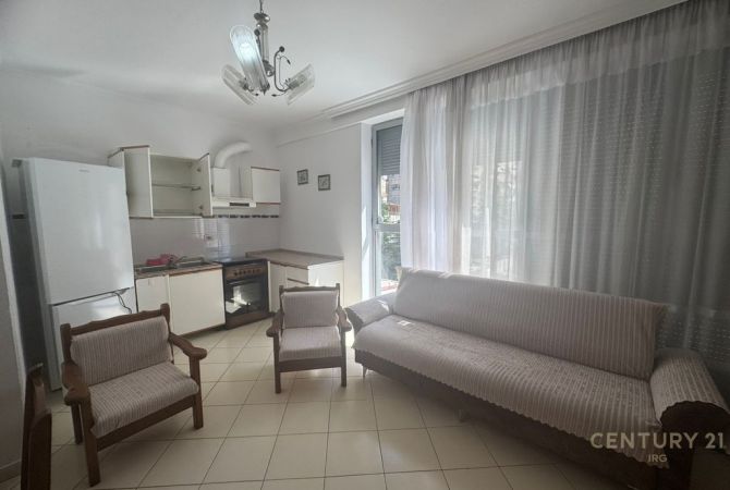 Shtepi me qera Apartament ne Tirane, 2+1, Mobilimi Pjeserisht e mobiluar, Pagesa 400  Euro.