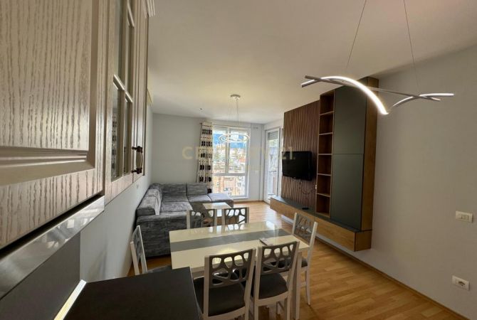 Shtepi me qera 2+1 ne Tirane - 800 Euro