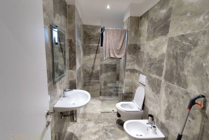 Shtepi me qera Apartament ne Tirane, 3+1, Mobilimi E mobiluar, Pagesa 900  Euro.