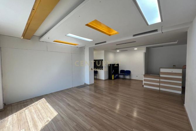Ambient biznesi me qera 3+1 ne Tirane - 2,000 Euro