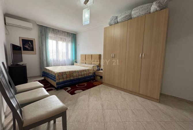 Shtepi ne shitje Apartament ne Tirane, 2+1, Mobilimi E mobiluar, Pagesa 250,000  Euro.