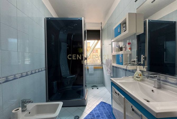 Shtepi ne shitje Apartament ne Tirane, 2+1, Mobilimi E mobiluar, Pagesa 250,000  Euro.