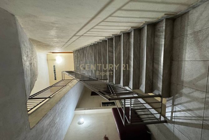 Shtepi ne shitje Apartament ne Tirane, 2+1, Mobilimi E mobiluar, Pagesa 250,000  Euro.