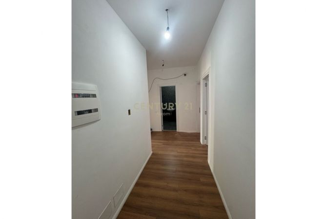 Shtepi ne shitje Apartament ne Tirane, 2+1, Mobilimi Bosh, pa mobiluar, Pagesa 190,500  Euro.