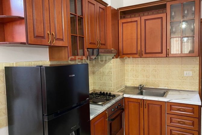 Shtepi me qera Apartament ne Tirane, 1+1, Mobilimi E mobiluar, Pagesa 400  Euro.