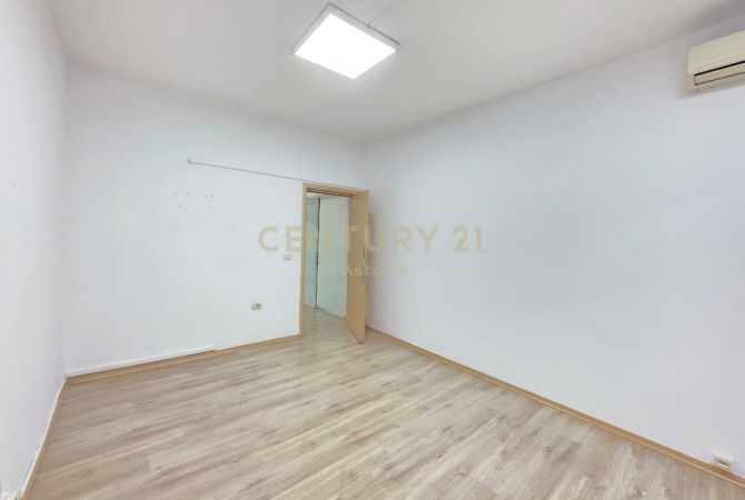 Ambient biznesi me qera 3+1 ne Tirane - 1,950 Euro