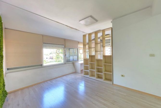 Ambienti per Zyra me Qira ne Ish-Bllok