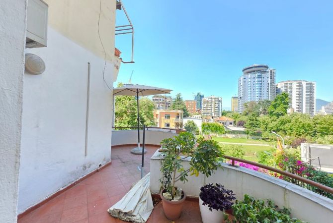 Ambienti per Zyra me Qira ne Ish-Bllok