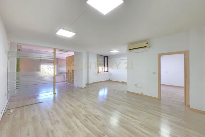 Ambienti per Zyra me Qira ne Ish-Bllok