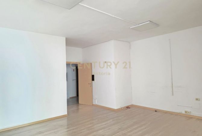 Ambienti per Zyra me Qira ne Ish-Bllok