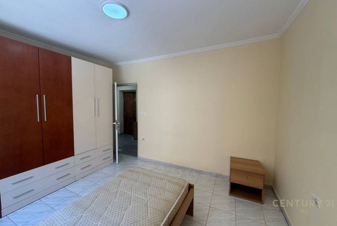 Shtepi ne shitje Apartament ne Tirane, 3+1, Mobilimi E mobiluar, Pagesa 210,000  Euro.