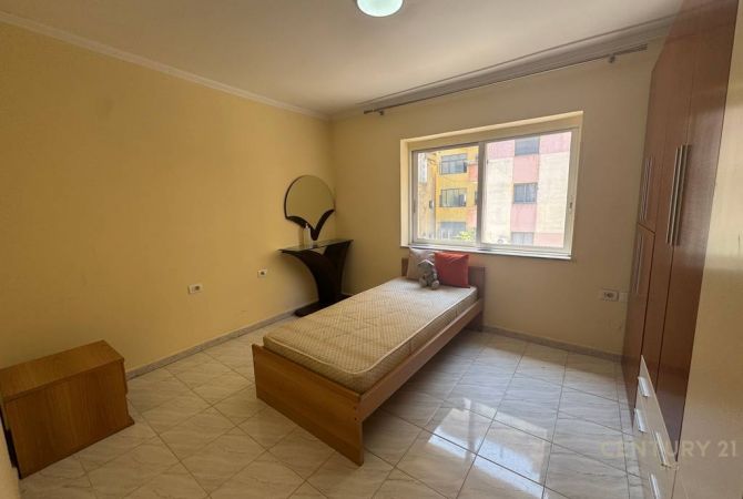 Shtepi ne shitje Apartament ne Tirane, 3+1, Mobilimi E mobiluar, Pagesa 210,000  Euro.