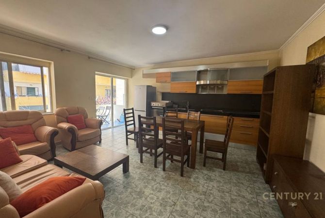 Shtepi ne shitje Apartament ne Tirane, 3+1, Mobilimi E mobiluar, Pagesa 210,000  Euro.