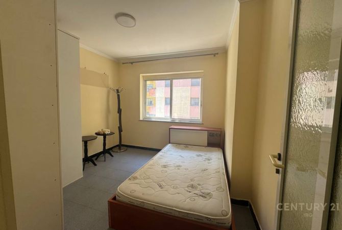 Shtepi ne shitje Apartament ne Tirane, 3+1, Mobilimi E mobiluar, Pagesa 210,000  Euro.