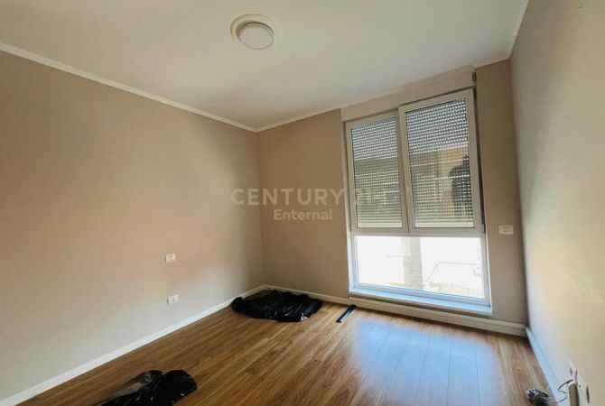 Ambient biznesi me qera 3+1 ne Tirane - 1,000 Euro