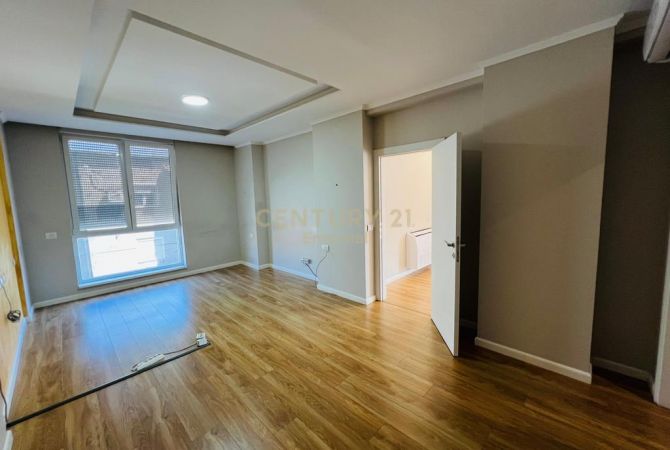 Ambjent per Zyra te 21 Dhjetori