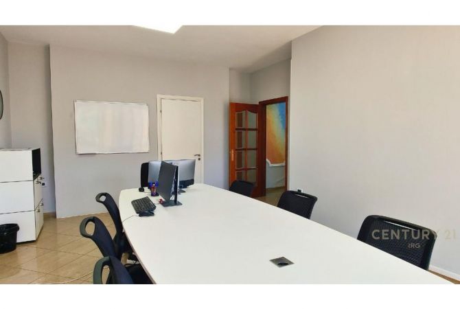 Ambient biznesi me qera 3+1 ne Tirane - 1,100 Euro