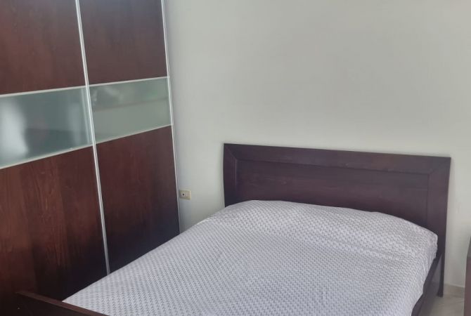 Shtepi me qera 2+1 ne Tirane - 700 Euro